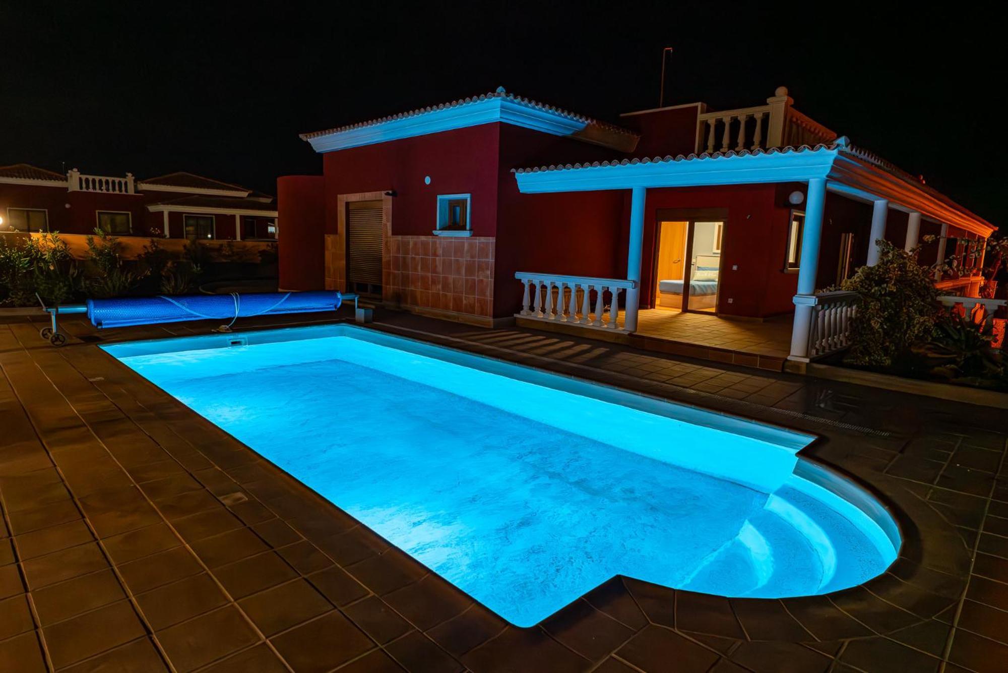 Villa Oceana - Cliffside Retreat コスタ・デ・アンティグア エクステリア 写真