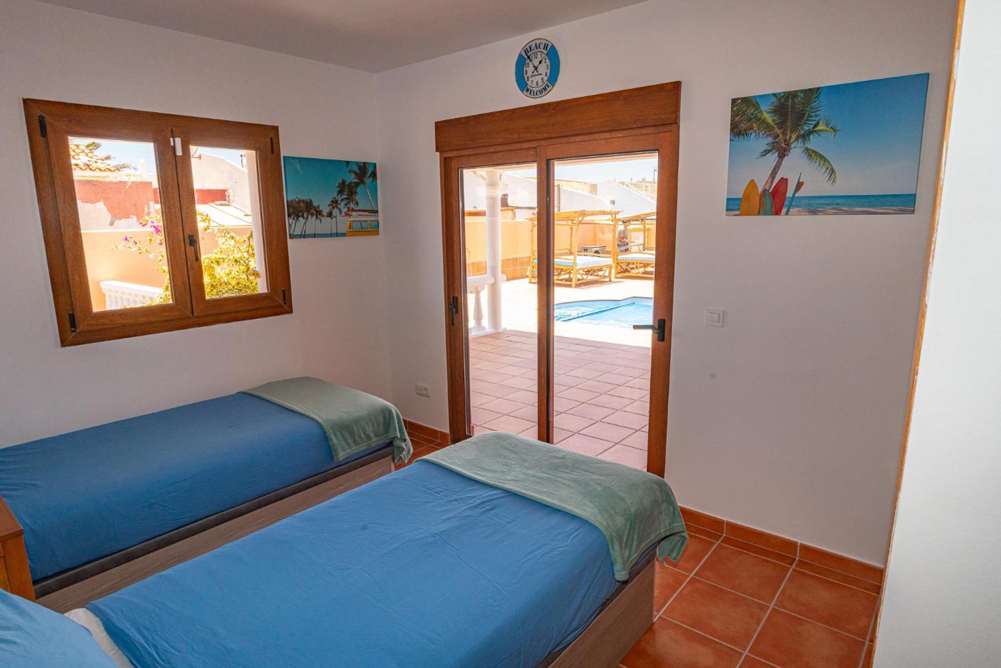 Villa Oceana - Cliffside Retreat コスタ・デ・アンティグア エクステリア 写真