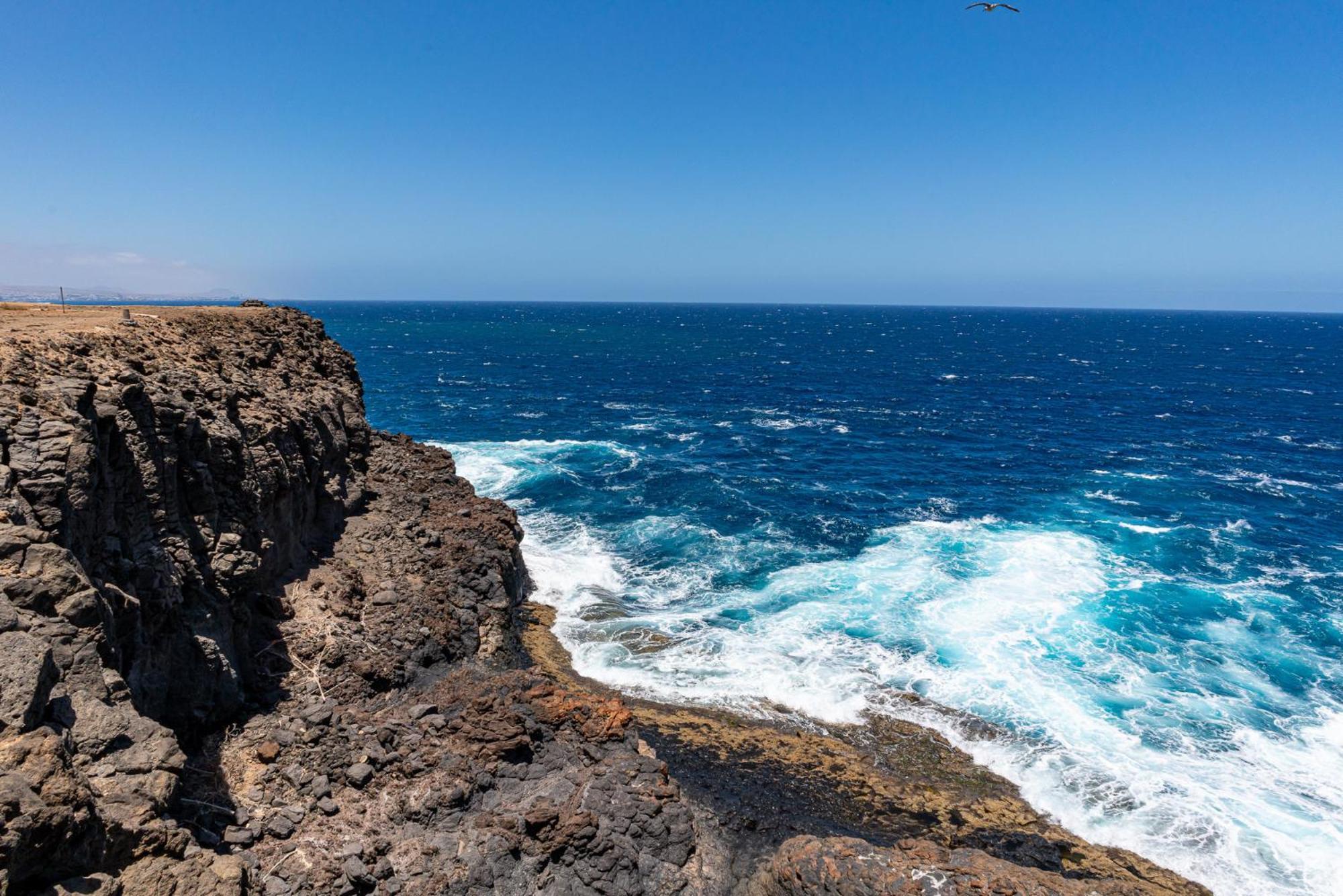 Villa Oceana - Cliffside Retreat コスタ・デ・アンティグア エクステリア 写真