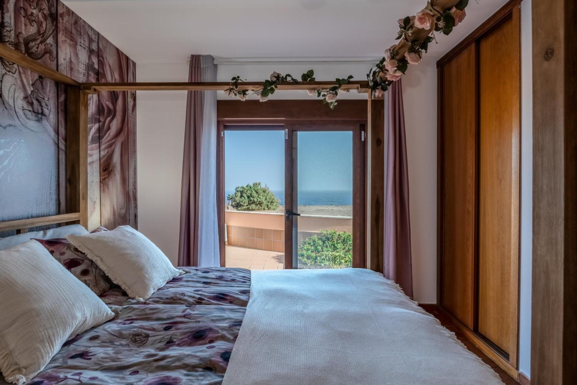 Villa Oceana - Cliffside Retreat コスタ・デ・アンティグア エクステリア 写真
