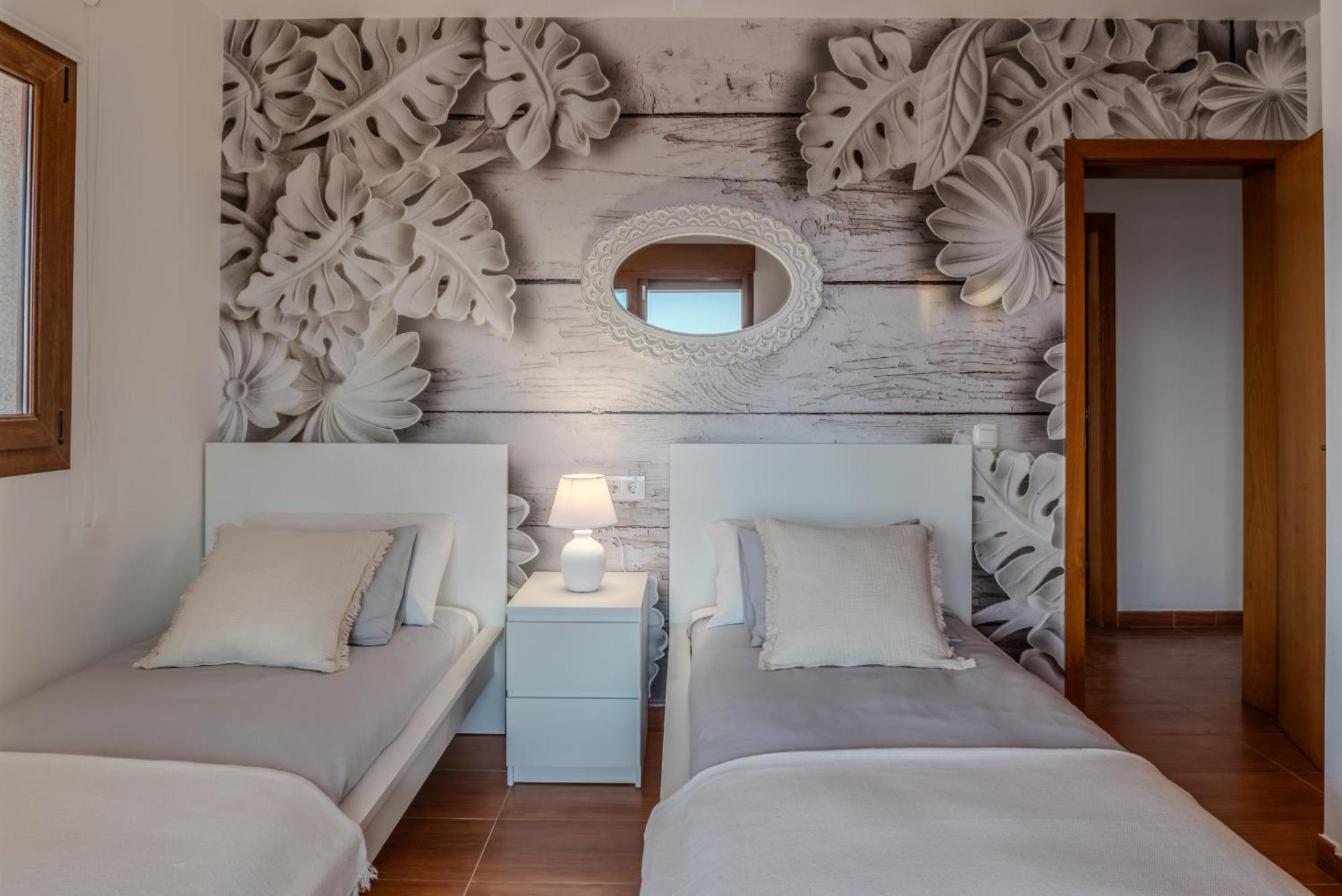 Villa Oceana - Cliffside Retreat コスタ・デ・アンティグア エクステリア 写真